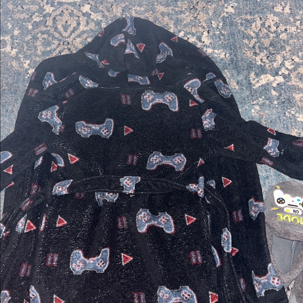 Video Game Robe with Game Controller Slippers - Picture 8 of 8